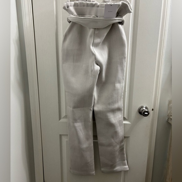 NWT L’Academie Chic White High-Waisted Ribbed Tie Pants
Medium - Picture 2 of 5
